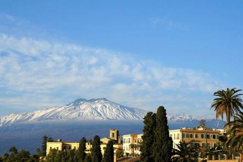 Bár sok gondot okoz, mégis szeretik Szicíliában az Etnát